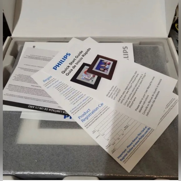 Philips Home Essentials Digital LCD Photo Frame 7 Inch Black Frame SPF3007D/G7 - Picture 3 of 3